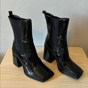 Elegant Black Heeled Boots